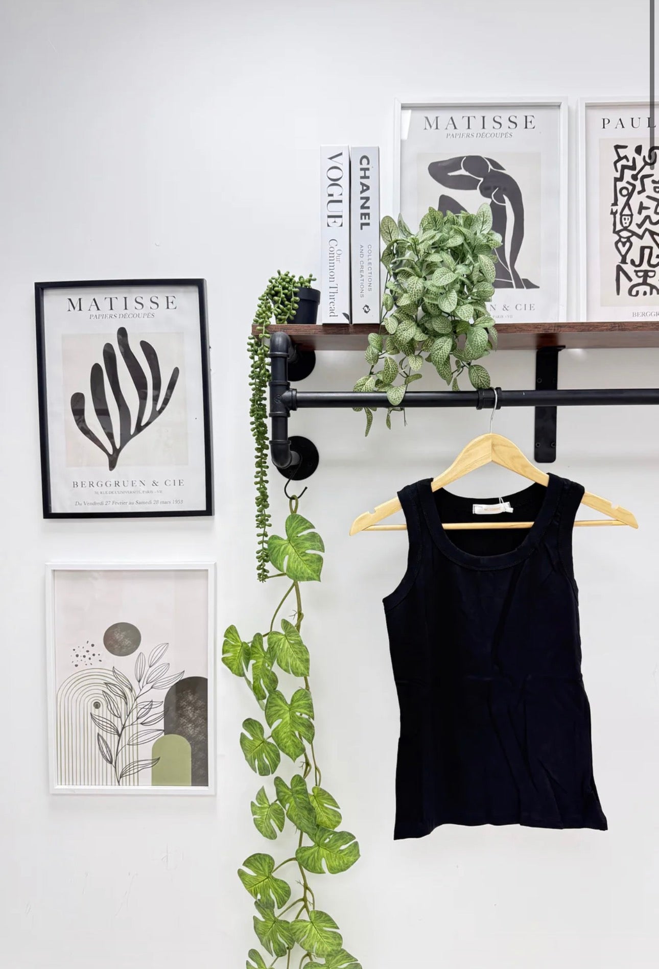 ‘Mally’ Stretch Vest - Black or White