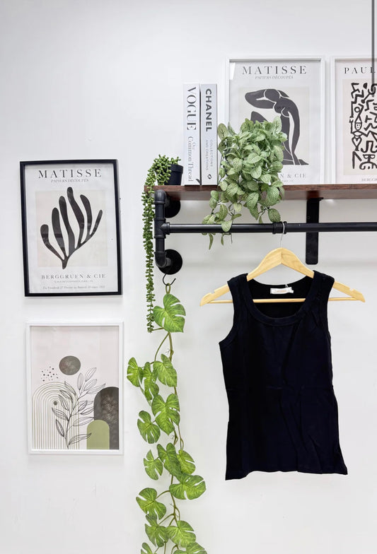 ‘Mally’ Stretch Vest - Black or White